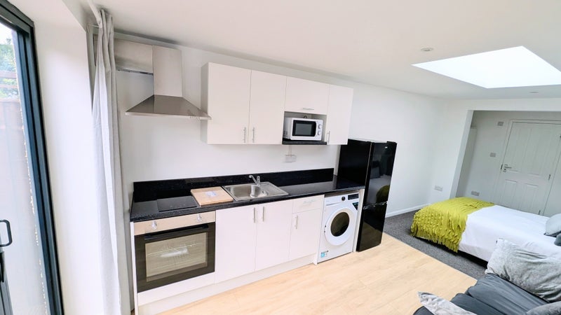 Flat Burlington Avenue in Slough