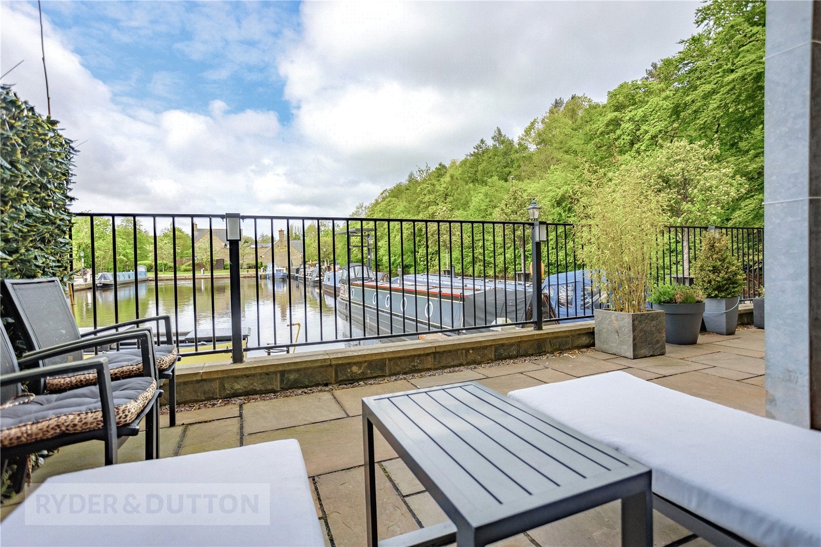 Flat Herons Reach in Oldham