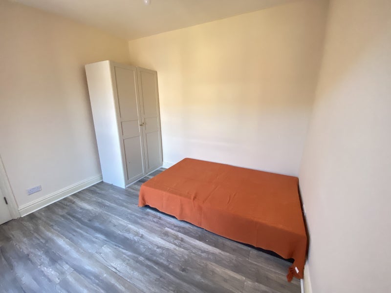 Room Reginald Mount in Leeds