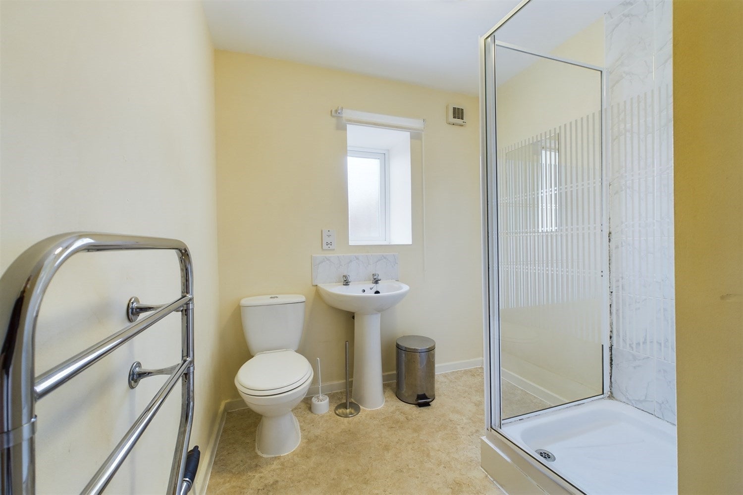 Flat Kirkley Close in Newcastle upon Tyne