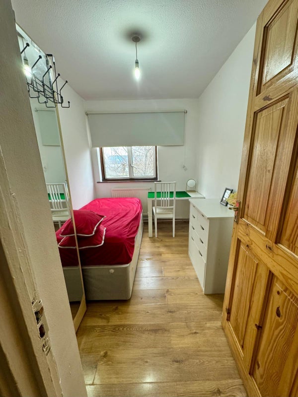 Room Wager Street in Greater London