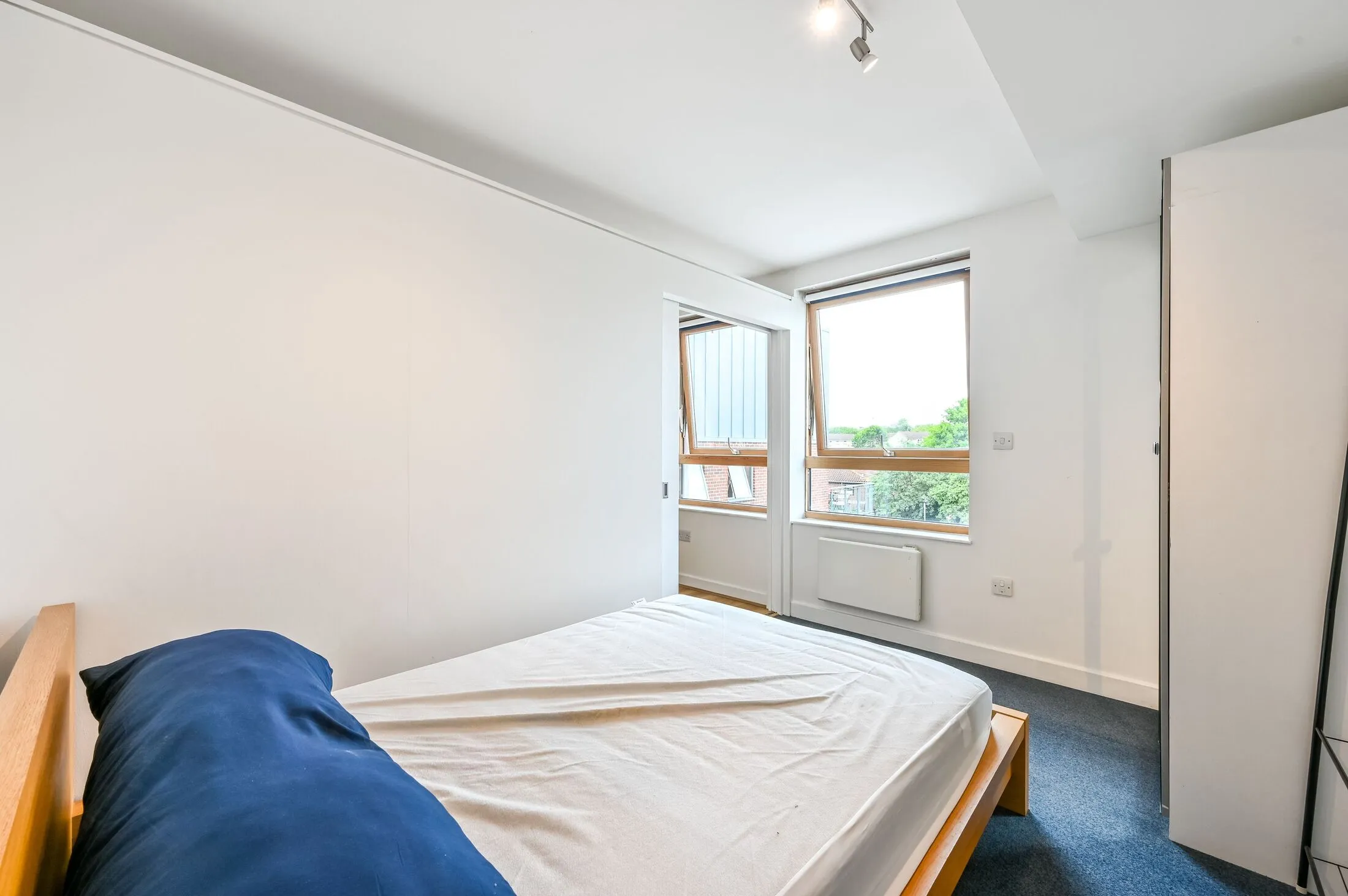 Flat St. Pancras Way in Greater London