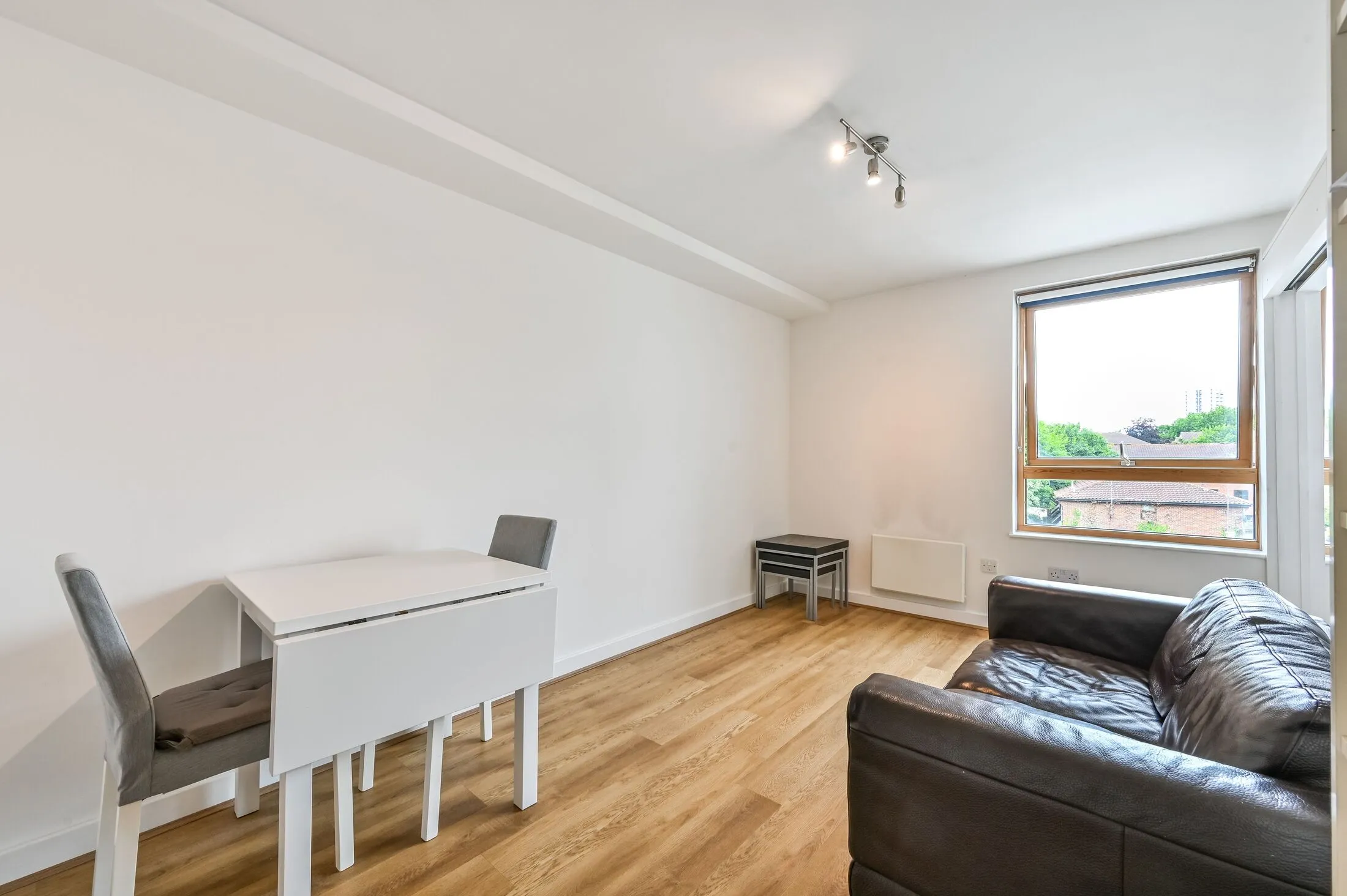 Flat St. Pancras Way in Greater London