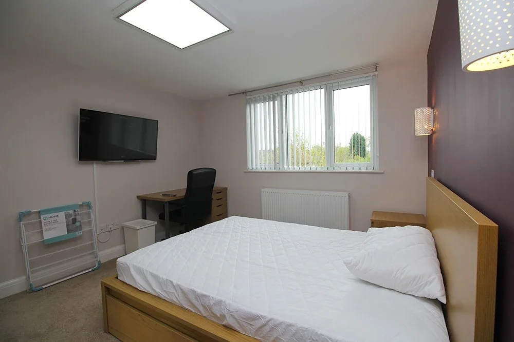 Room Forest Road in Charnwood