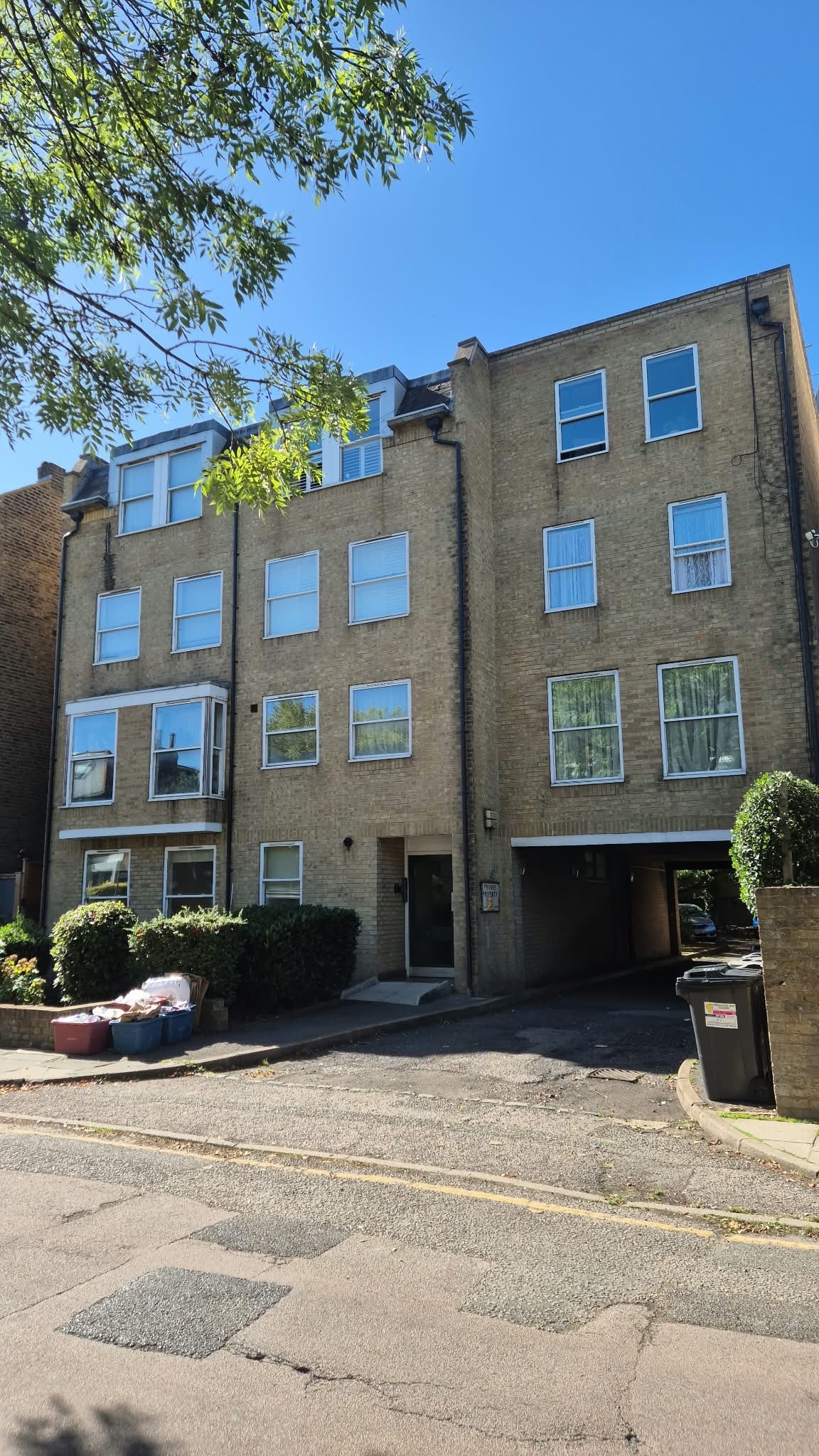 Flat Marlborough Road in Greater London