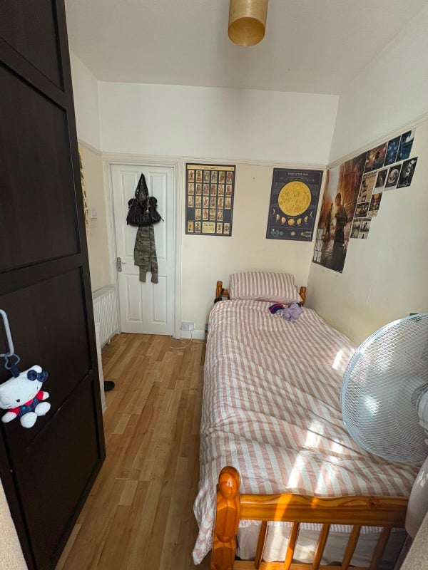 Room Western Avenue in Greater London