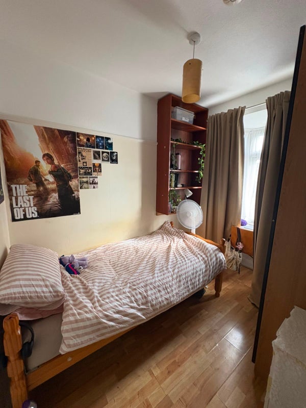 Room Western Avenue in Greater London