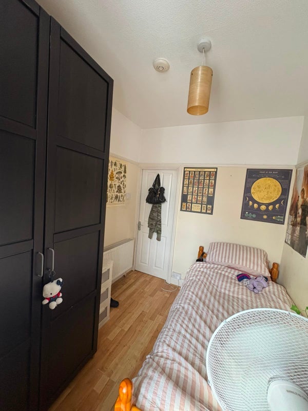 Room Western Avenue in Greater London