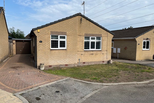 House Kingswood Grove in Sheffield