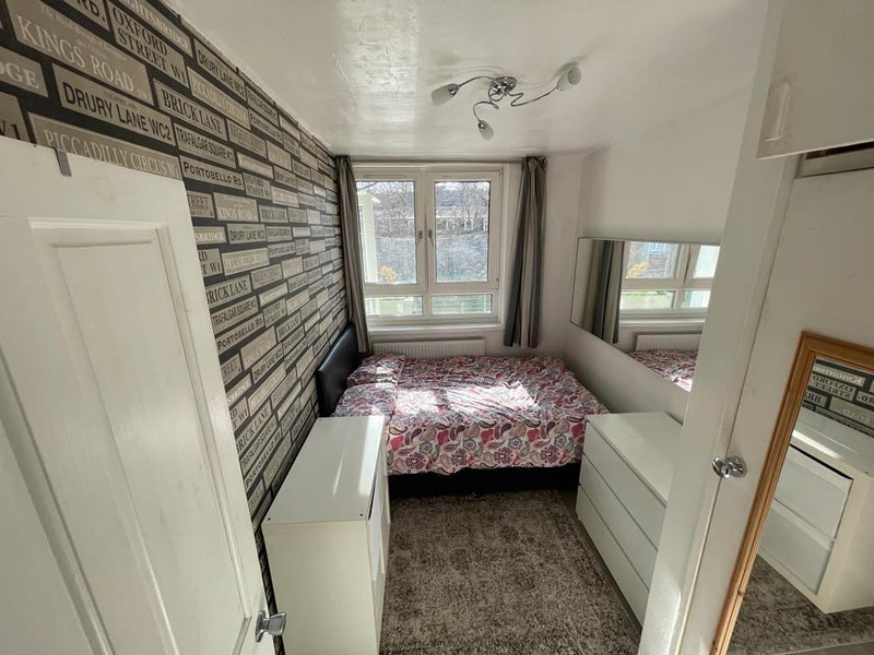 Room Sewardstone Road in Greater London