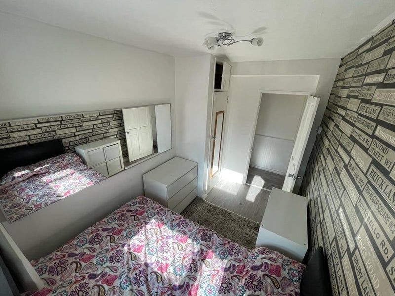 Room Sewardstone Road in Greater London