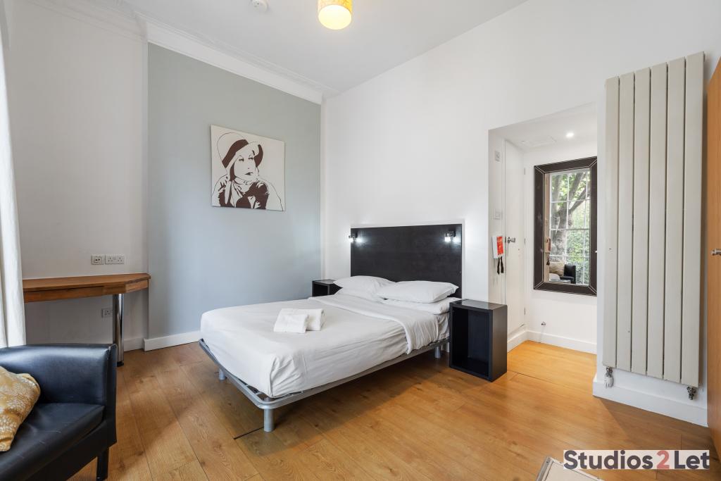 Flat Cartwright Gardens in Greater London