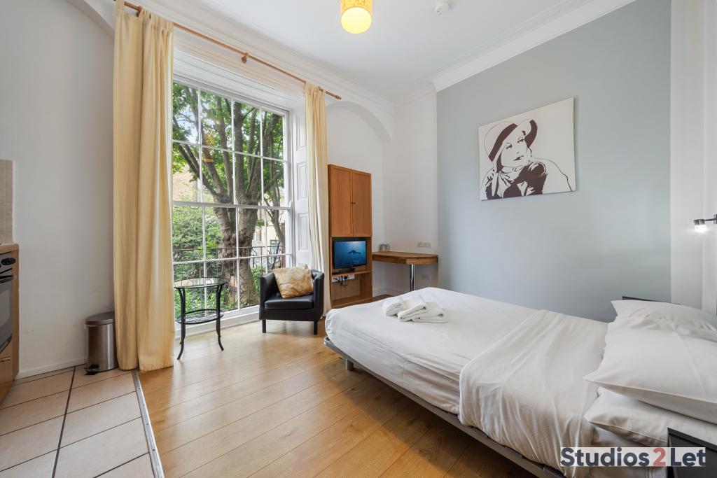 Flat Cartwright Gardens in Greater London