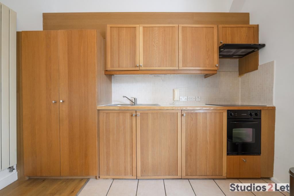 Flat Cartwright Gardens in Greater London