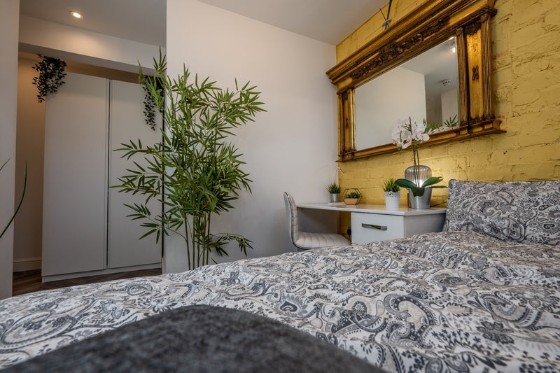 Room Balmoral Road in Manchester