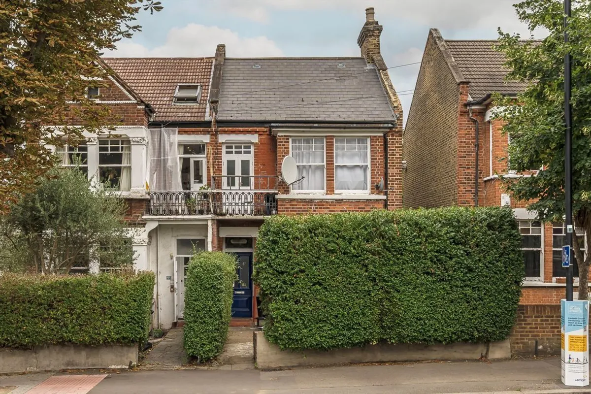 Flat Hawarden Grove in Greater London