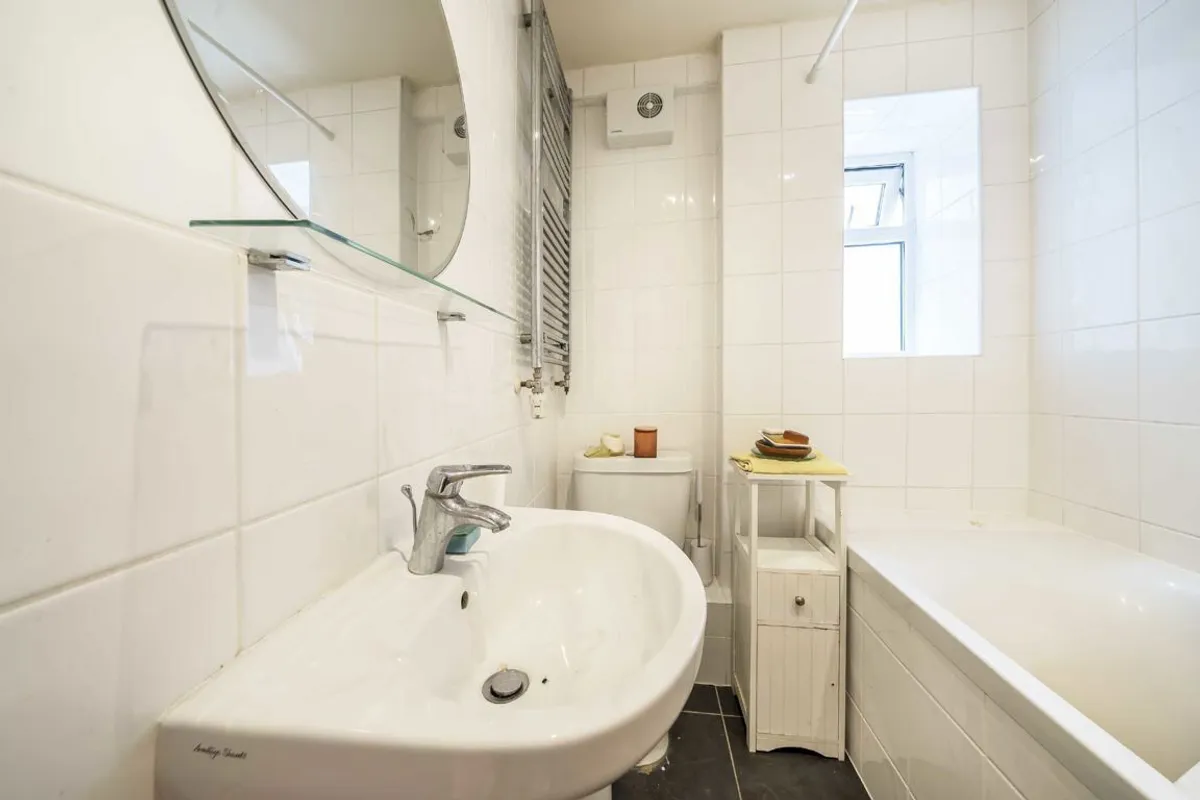 Flat Hawarden Grove in Greater London