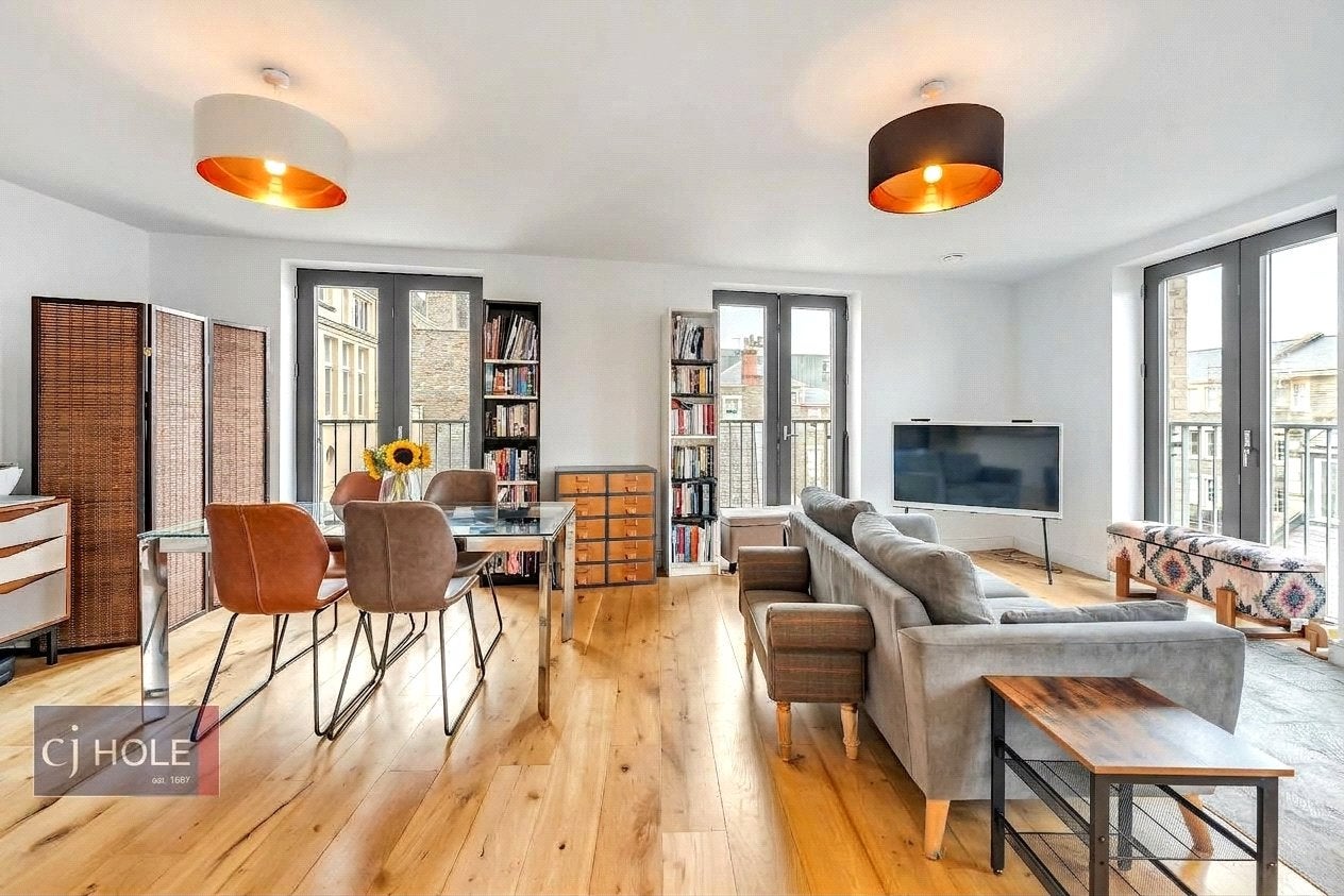 Flat French Yard in Bristol
