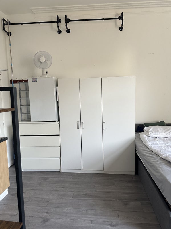 Flat Clapham High Street in Greater London