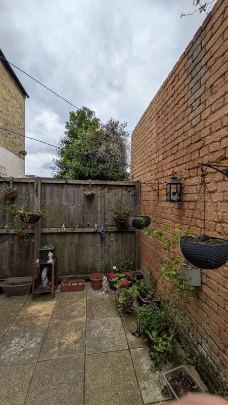 Room Chadwick Road in Greater London