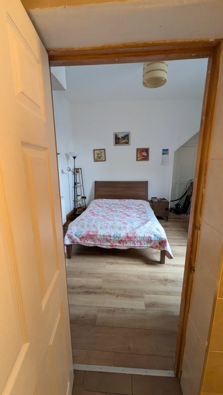 Room Chadwick Road in Greater London