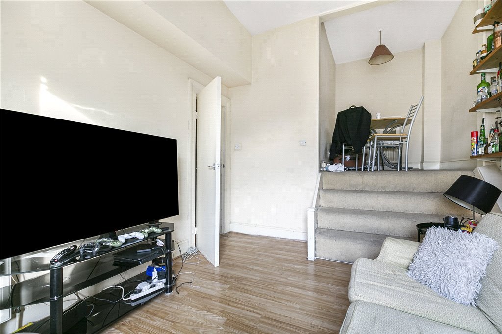 Flat Stockwell Road in Greater London