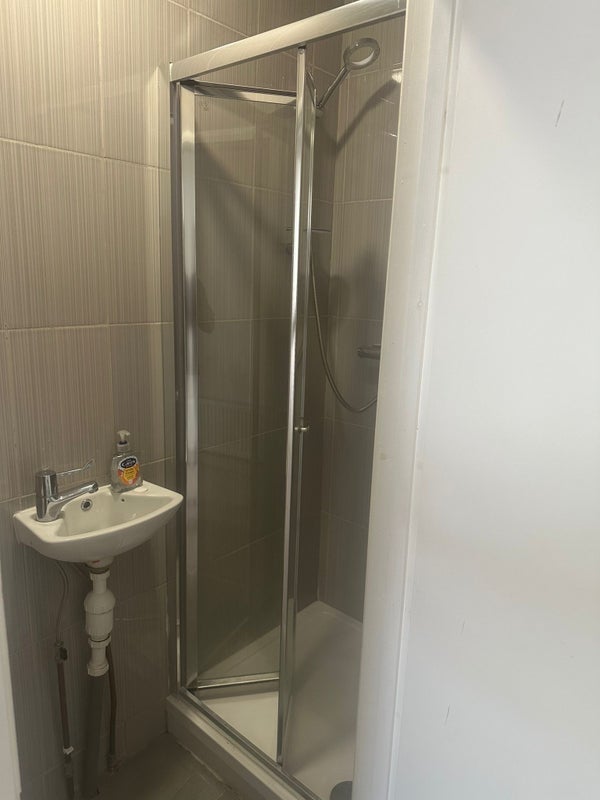 Room Midhurst Avenue in Greater London