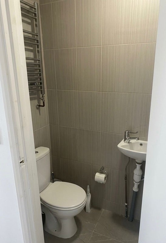 Room Midhurst Avenue in Greater London