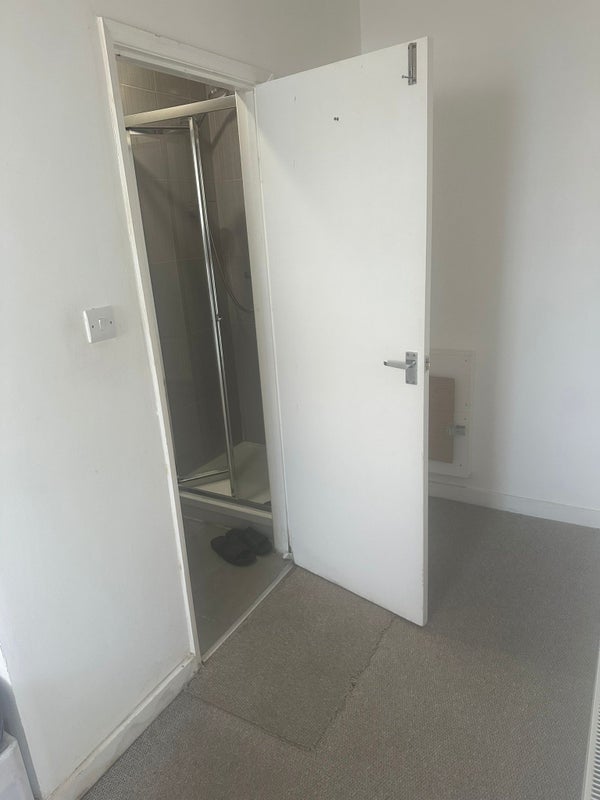 Room Midhurst Avenue in Greater London