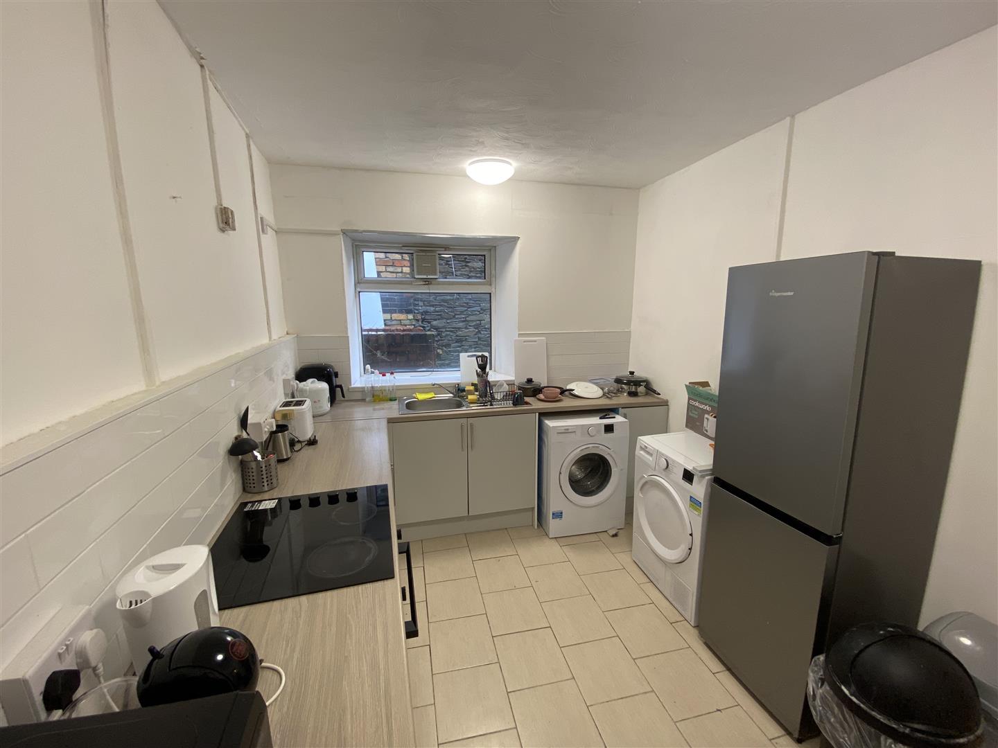 Flat Cardiff Road in Pontypridd
