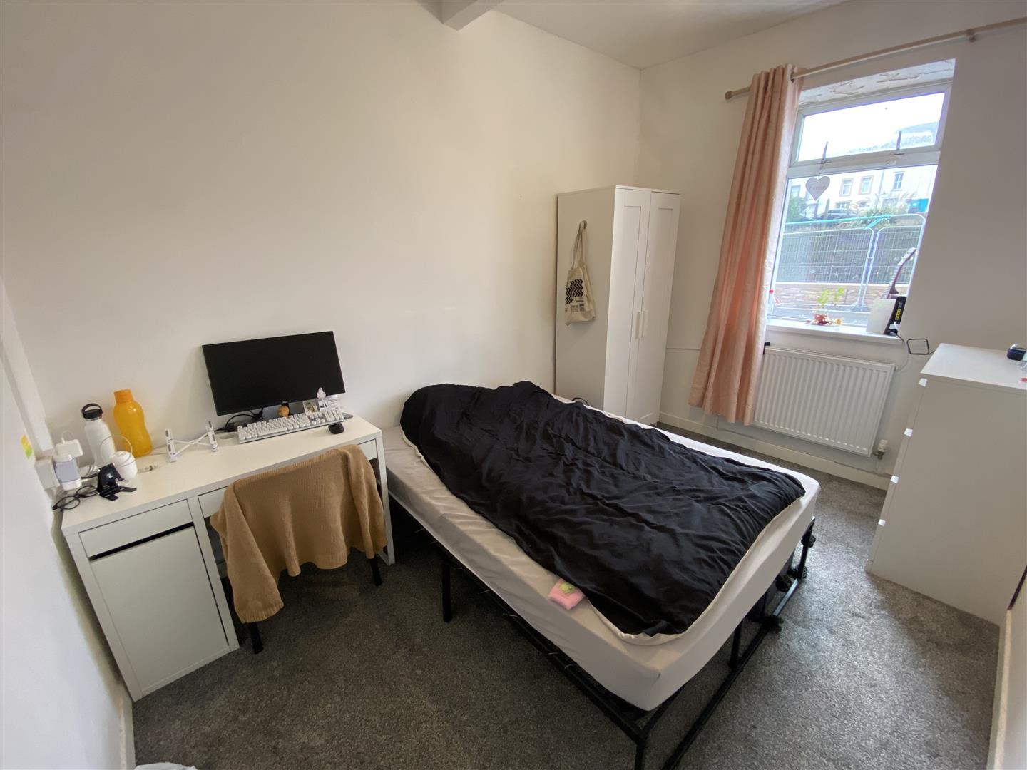 Flat Cardiff Road in Pontypridd