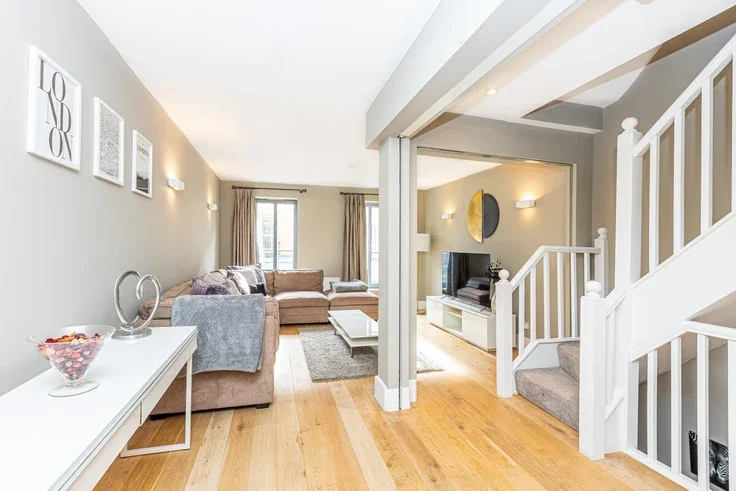 House Sidney Grove in Greater London