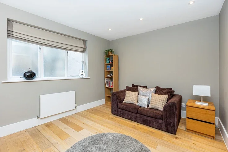 House Sidney Grove in Greater London