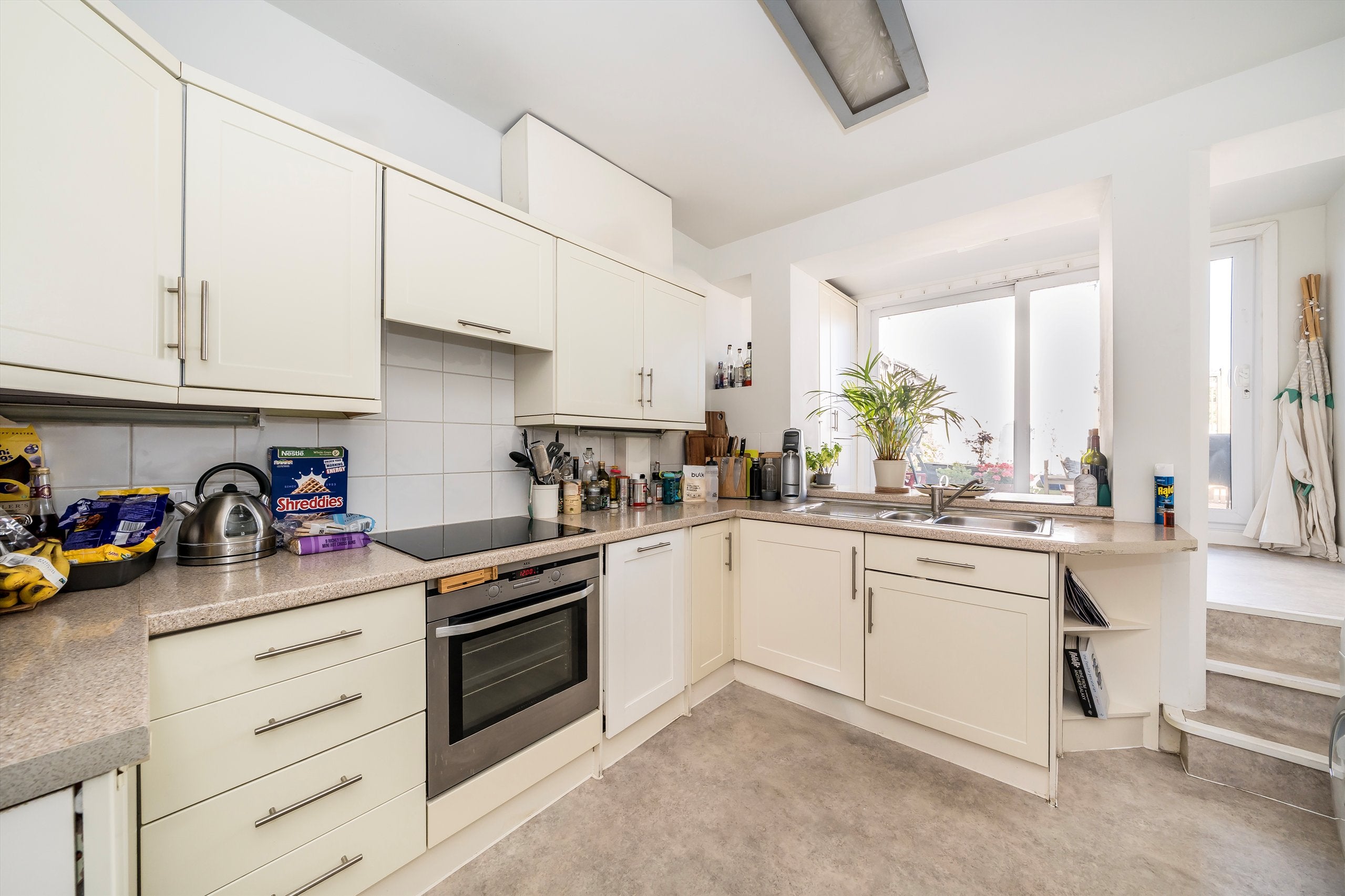 Flat De Vere Gardens in Greater London