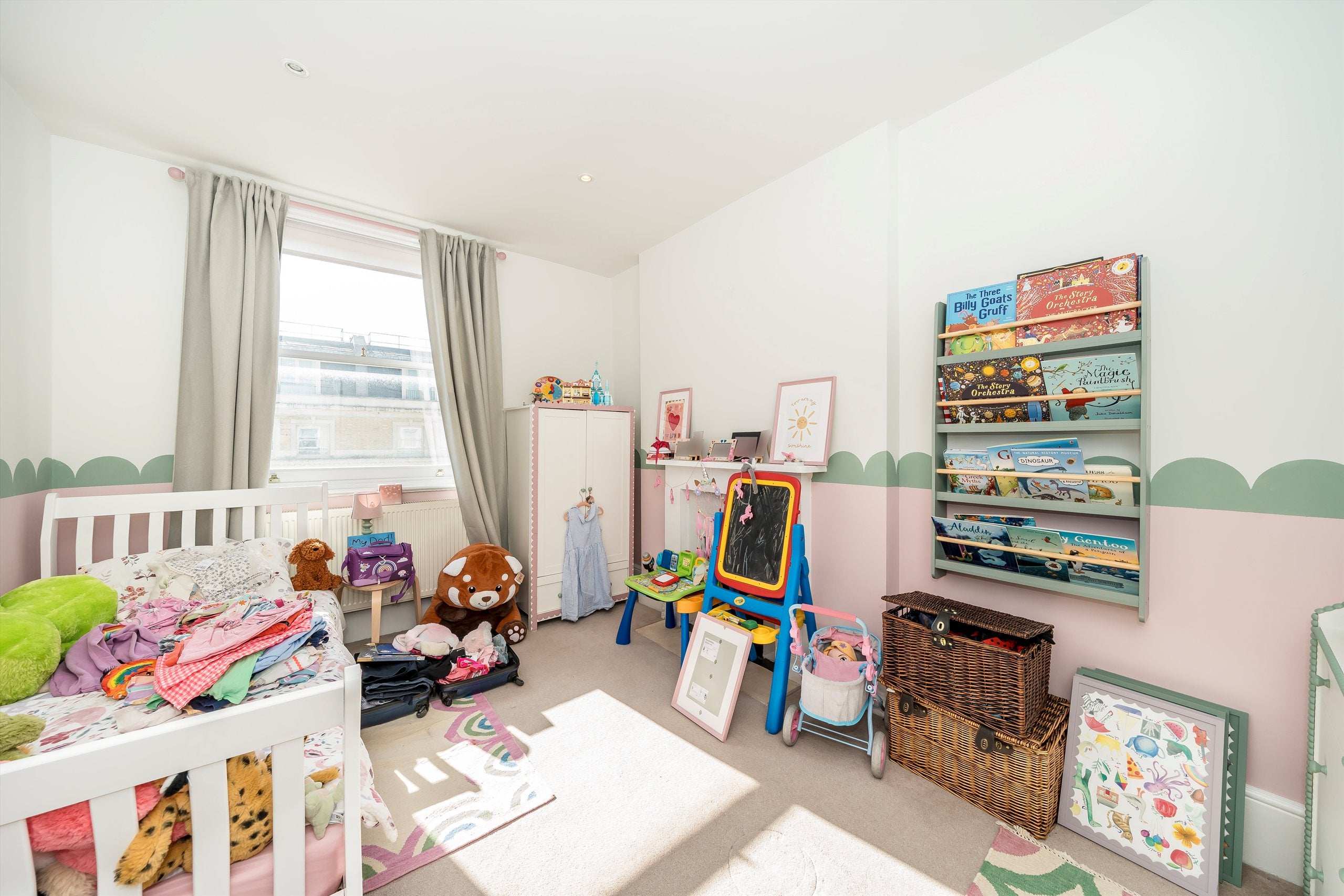 Flat De Vere Gardens in Greater London