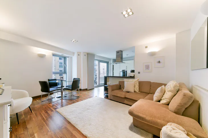 Flat Bridges Court in Greater London