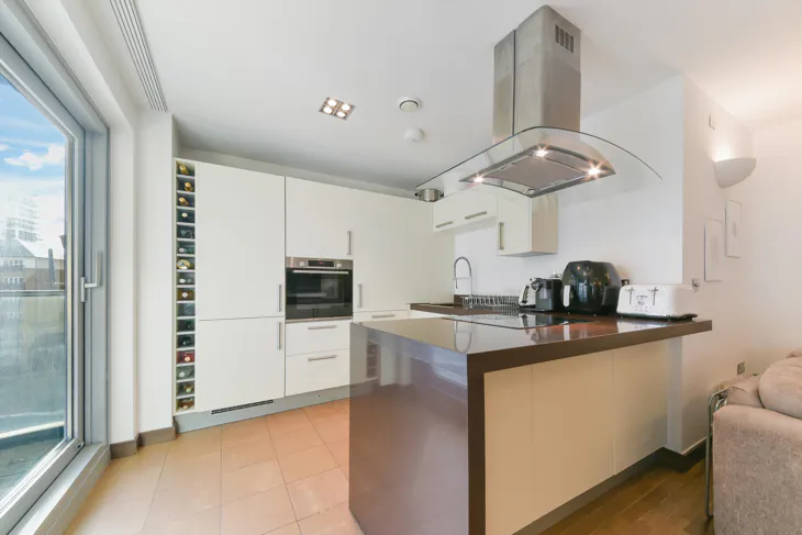 Flat Bridges Court in Greater London