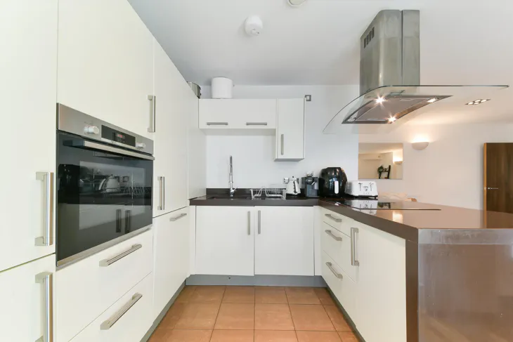 Flat Bridges Court in Greater London