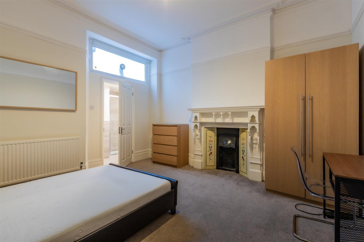 Room Shirley Road in Cardiff