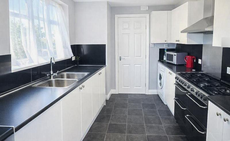 Room Hutt Street in Hull
