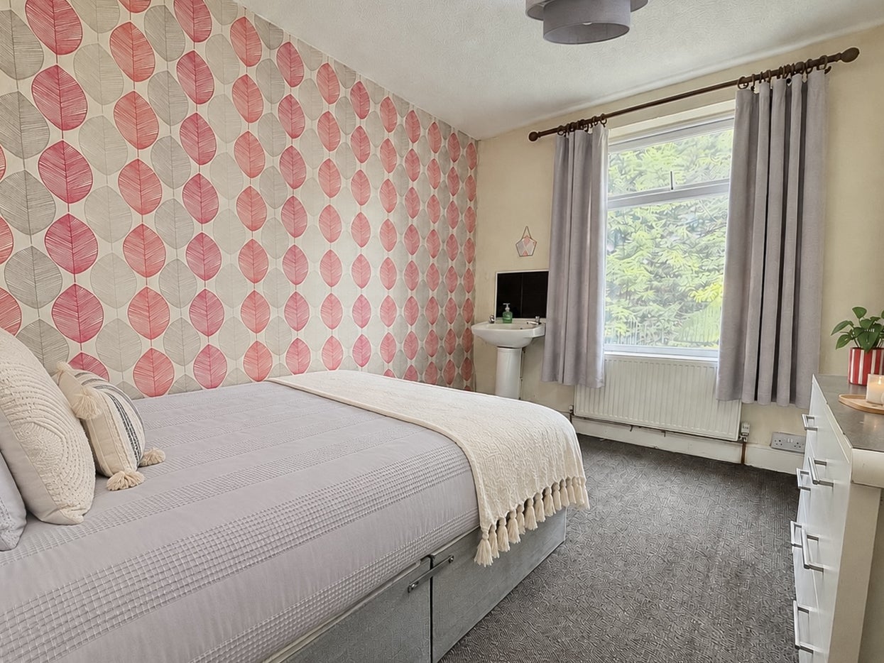 Room Hutt Street in Hull