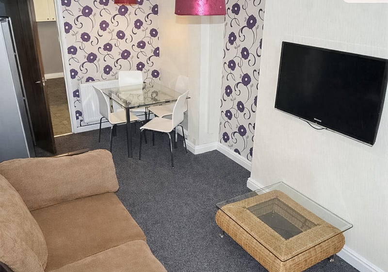 Room Hutt Street in Hull