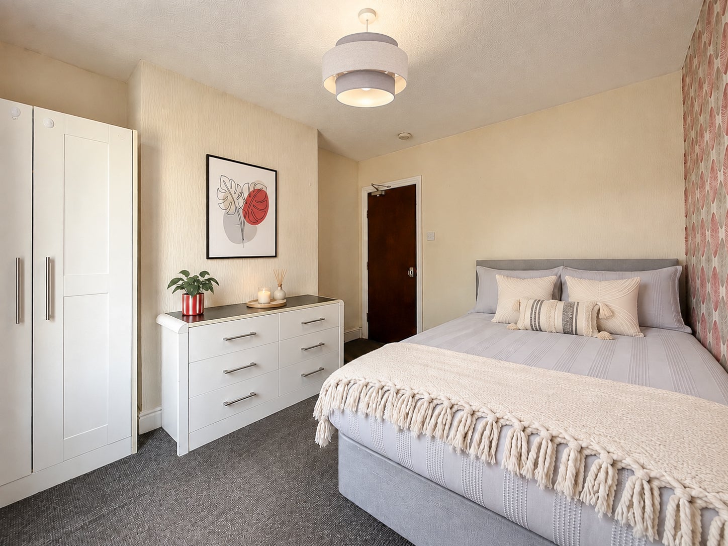 Room Hutt Street in Hull