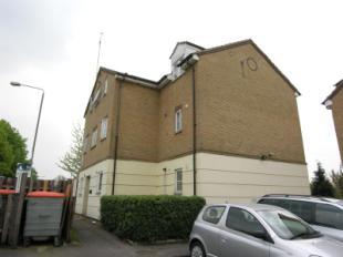 Flat Dover Close in Greater London