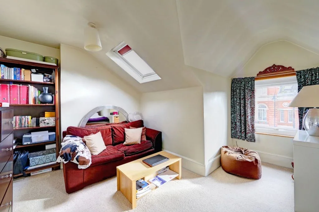 Flat East Hill in Greater London