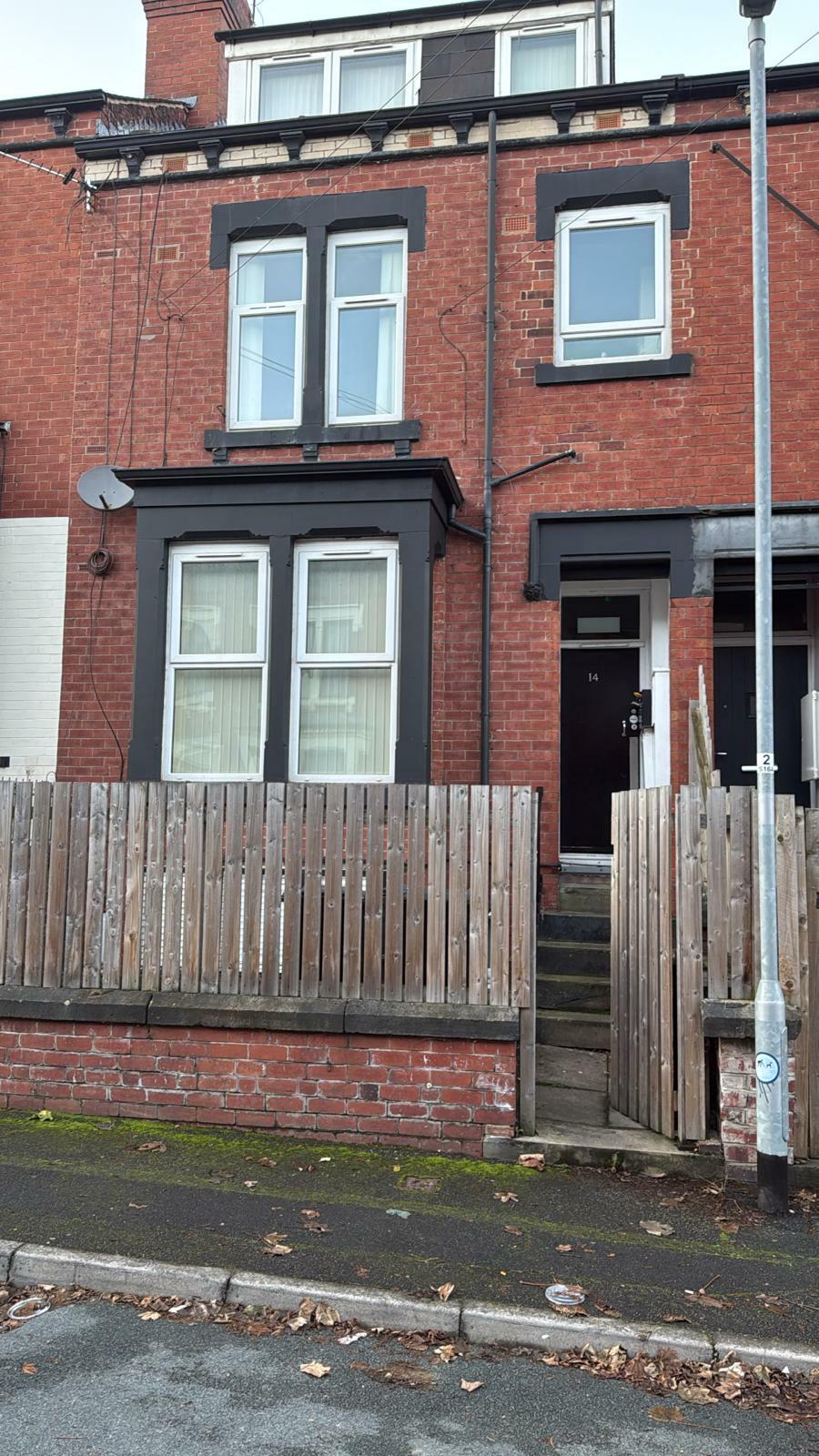 Flat Sefton Avenue in Leeds