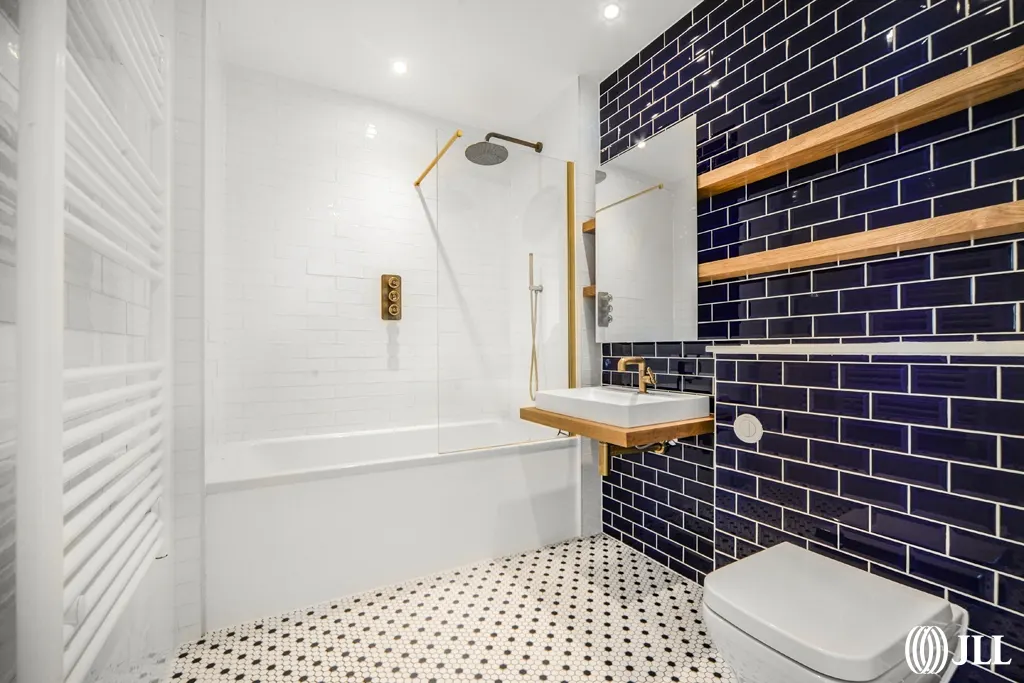 Flat Castle Slip in Greater London