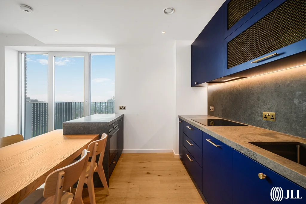 Flat Castle Slip in Greater London
