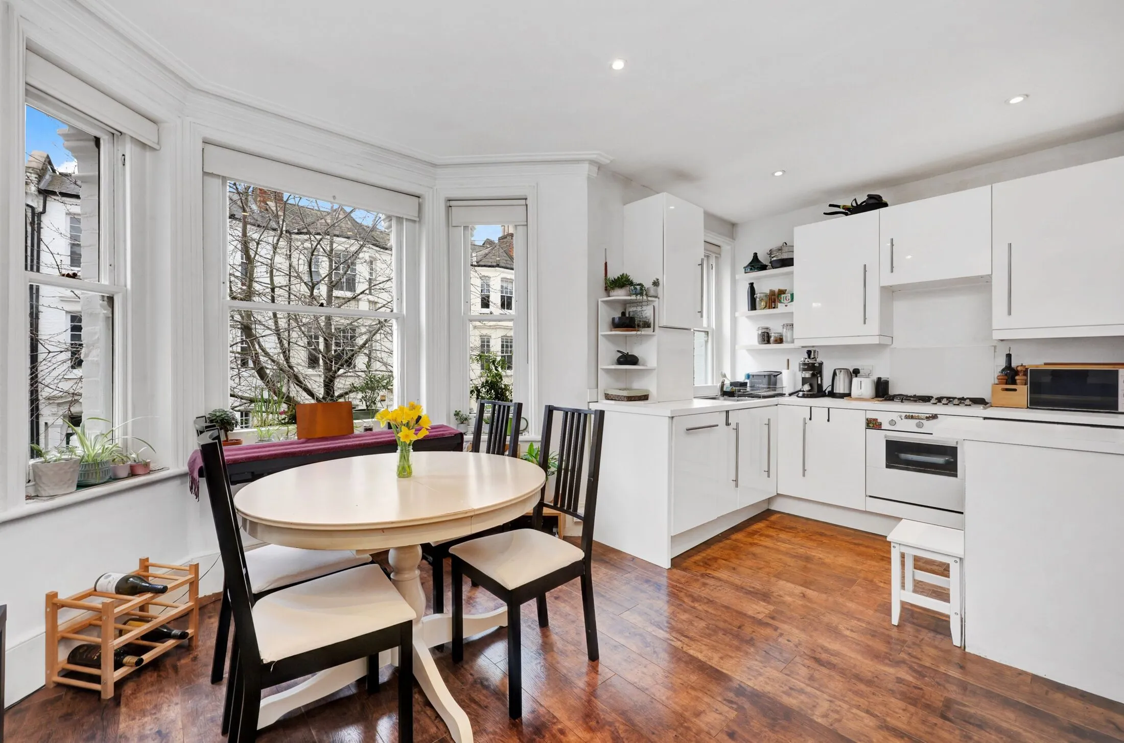 Flat Hackford Road in Greater London