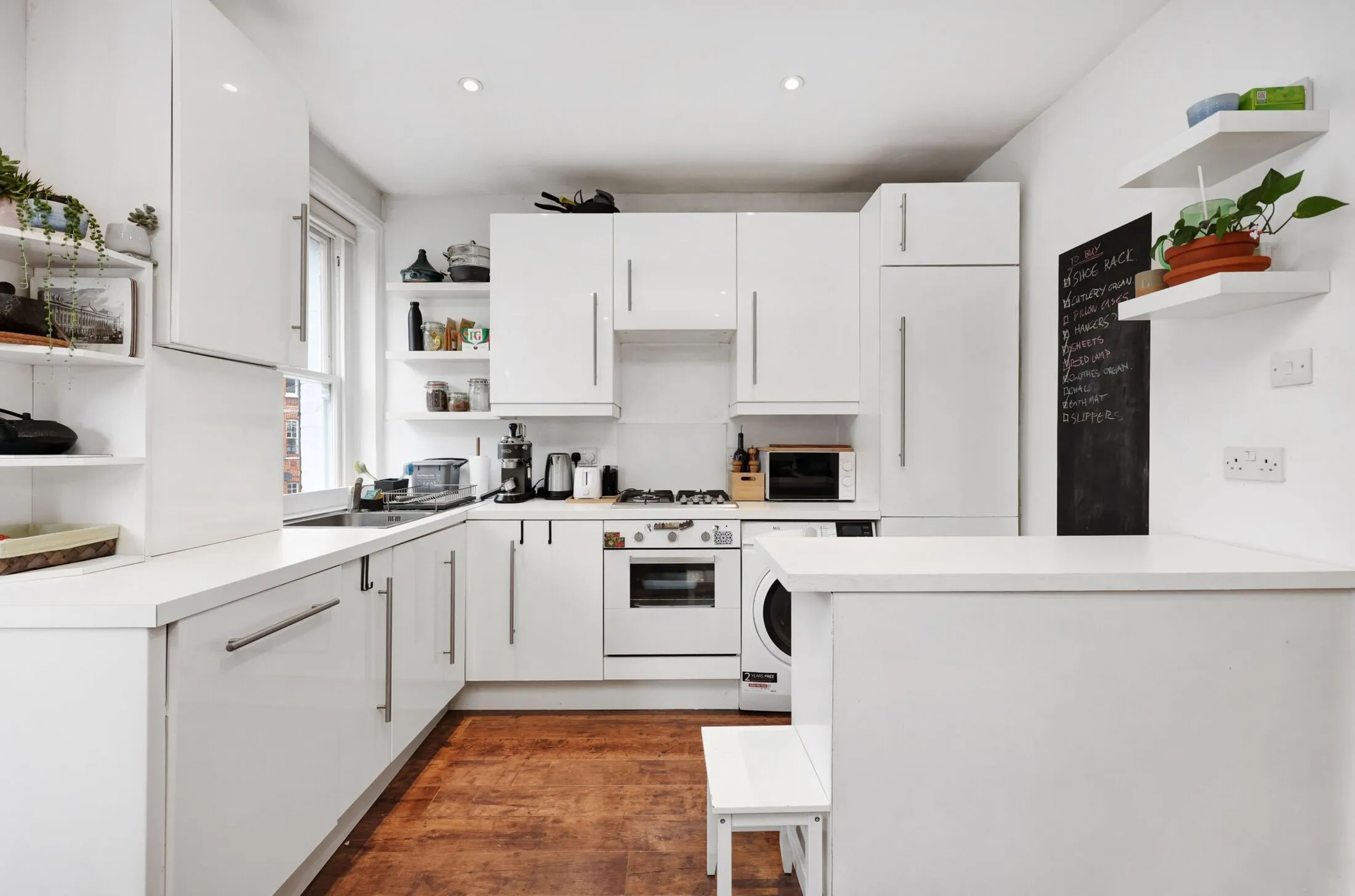 Flat Hackford Road in Greater London
